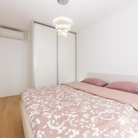 Luxury Sunny Side 아파트 마카르스카