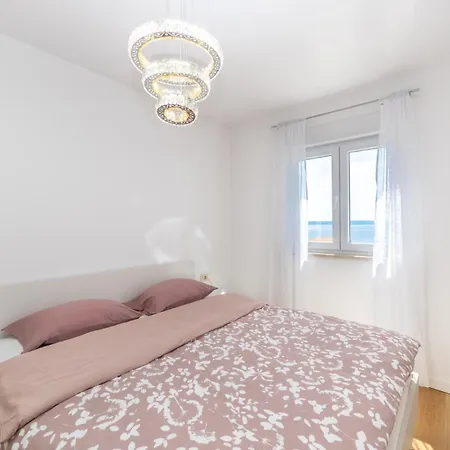 Luxury Sunny Side 아파트