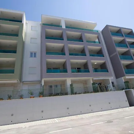 Luxury Sunny Side מאקרסקה